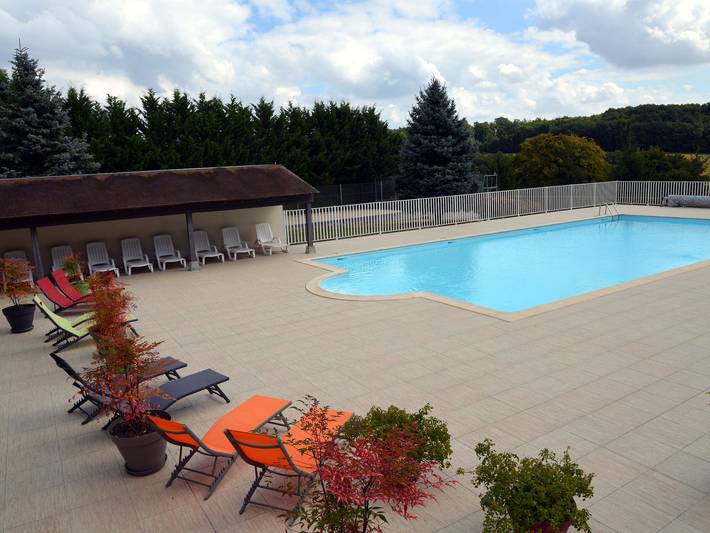 Gîte pour 8 personnes, avec piscine ainsi que jardin et terrasse à Faverolles - 4