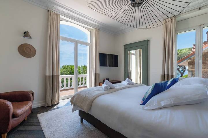 Luxury Panoramic Sea View 5* Villa Pool  Beach Within Walking Distance in Cannes La Bocca, Cannes