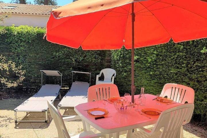 Location de vacances pour 4 personnes, avec piscine dans La Palmyre