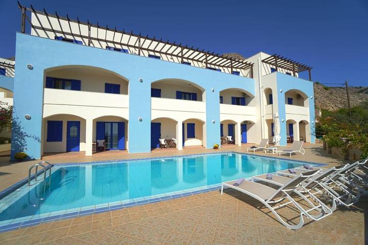Hotel dla 4 osób, z basen i widok oraz taras w Sfakia