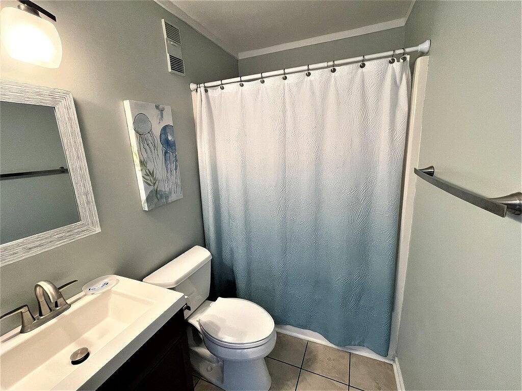 Ganze Wohnung, Oceanfront 3rd Floor Villa at Admiral's Row - Stunning Beach Views in Beaufort County