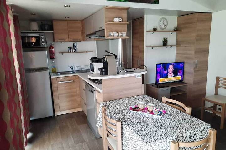 Mobilhome de luxe 40 m2 3ch 2sdb air-conditioned in Vias Plage, Vias
