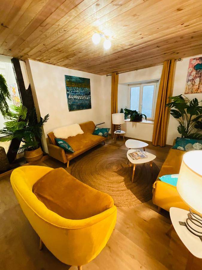 Appartement entier, Hôte Labyrinthe sur la place chambres d, hôtes , calme ,Netflix in Mirepoix, Ariège