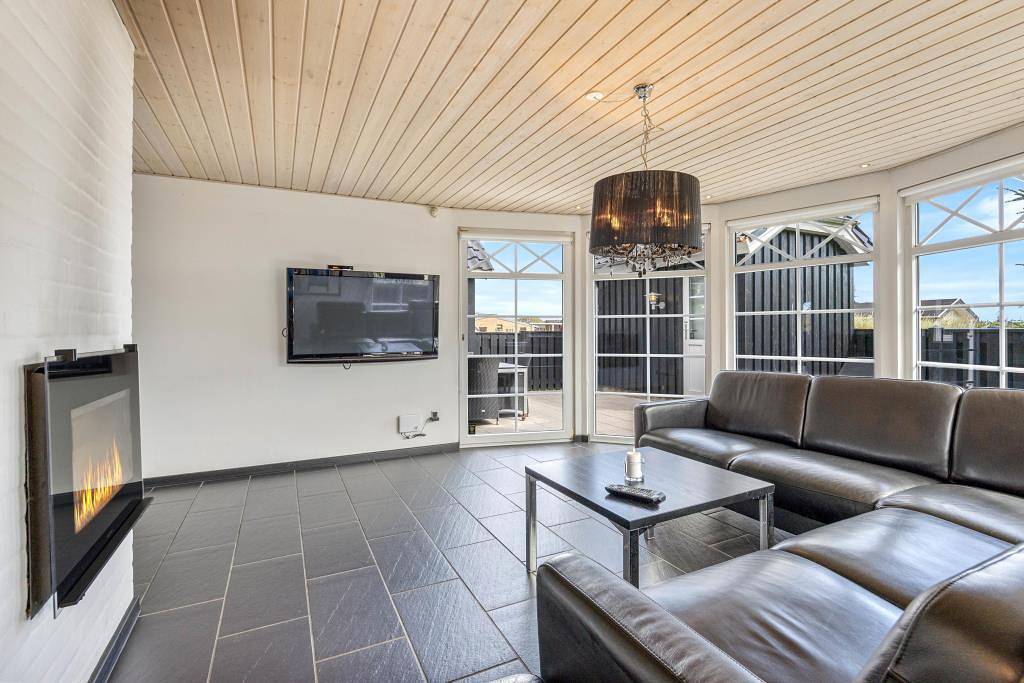 Schönes Ferienhaus, mit schöner Terrasse und Außendusche in Søndervig, Holmsland Klit
