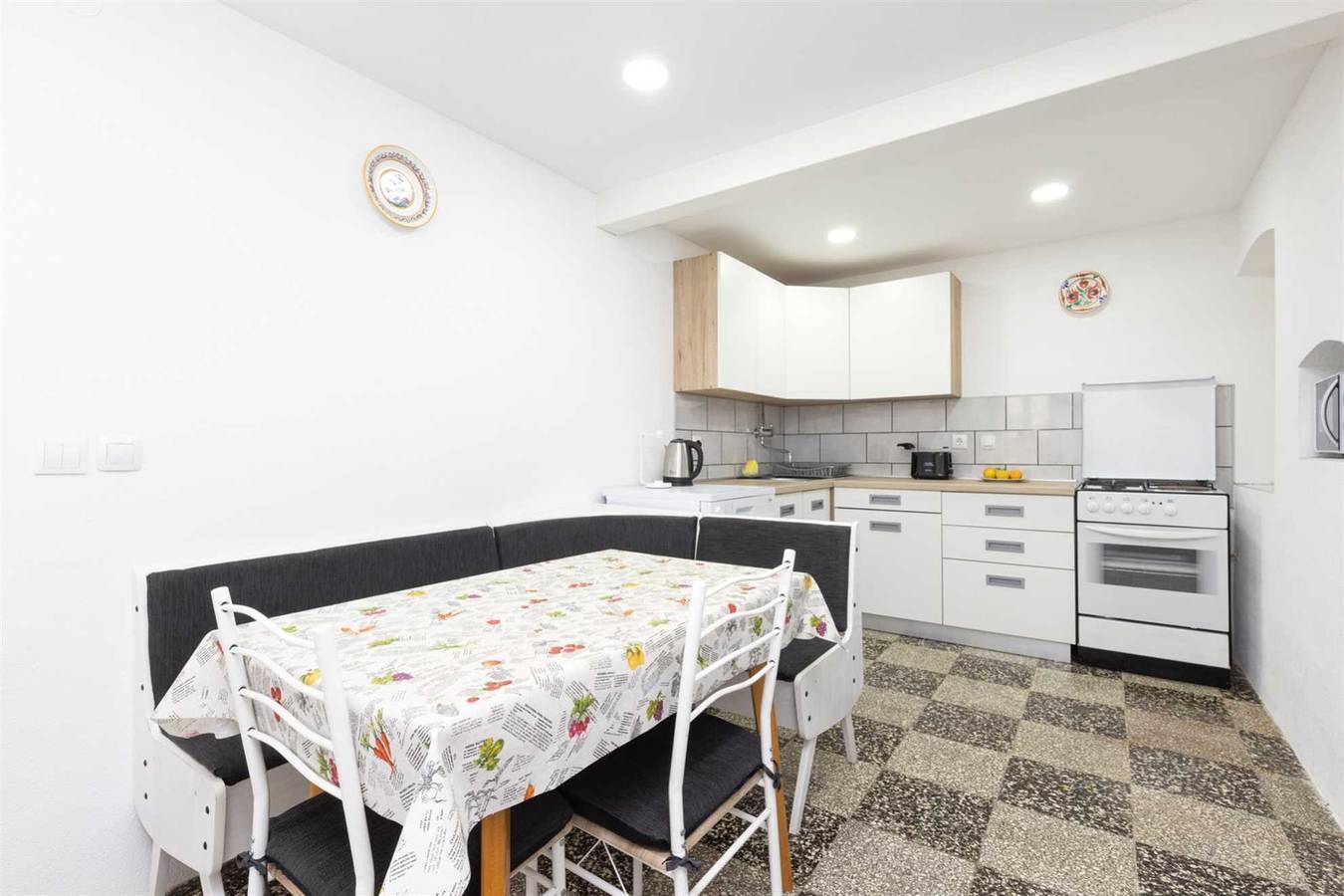 Ganze Wohnung, Charmantes Haus mit 3 Schlafzimmern, haustierfreundlich, 2 Bäder in Veli Losinj, Lošinj