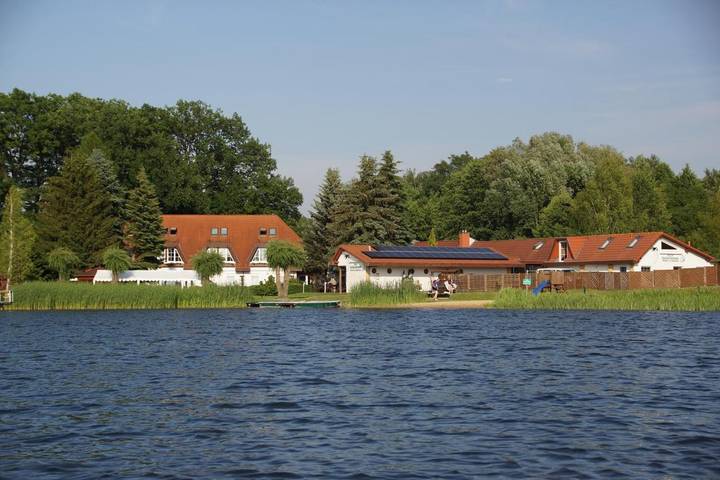 Hotel für 2 Personen, mit Terrasse und Garten sowie Seeblick und Ausblick in Müllrose