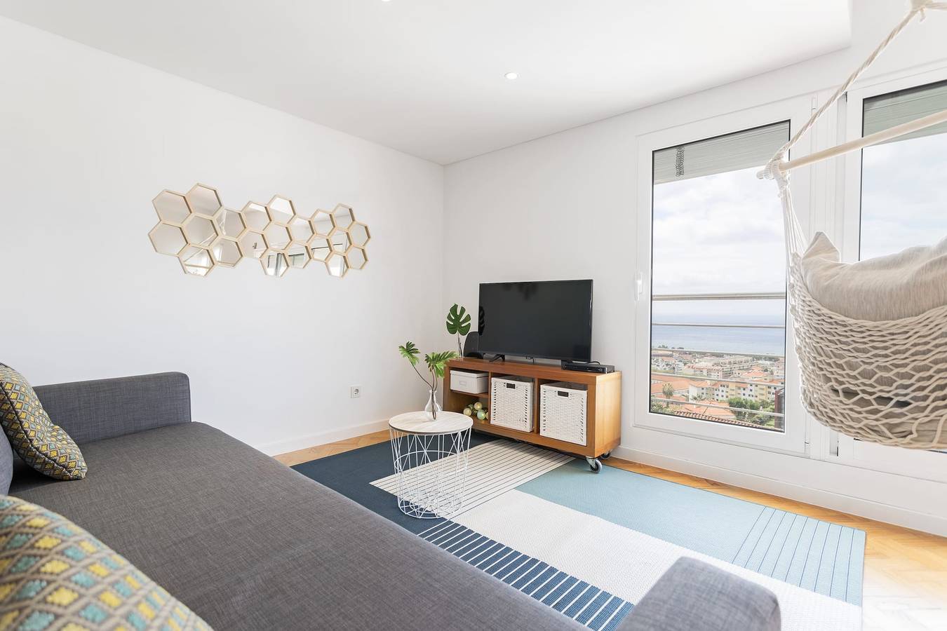 Apartamento inteiro, Pina I, conforto e bom gosto in Funchal (Santa Luzia), Madeira