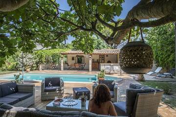 Agriturismo pour 6 personnes, avec piscine et jardin à Cabannes
