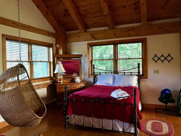 Log cabin for 11 people, with garden in Virginia