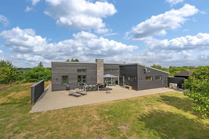 Ferienhaus für 8 Personen, mit Whirlpool und Sauna sowie Terrasse, mit Haustier in Skaven Strand