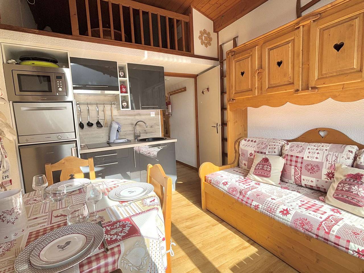 Ganze Wohnung, Alkoven-Studio für 3 mit Terrasse nahe Pisten und Parkplatz in Praz-sur-Arly in Praz-sur-Arly, Pays du Mont-Blanc