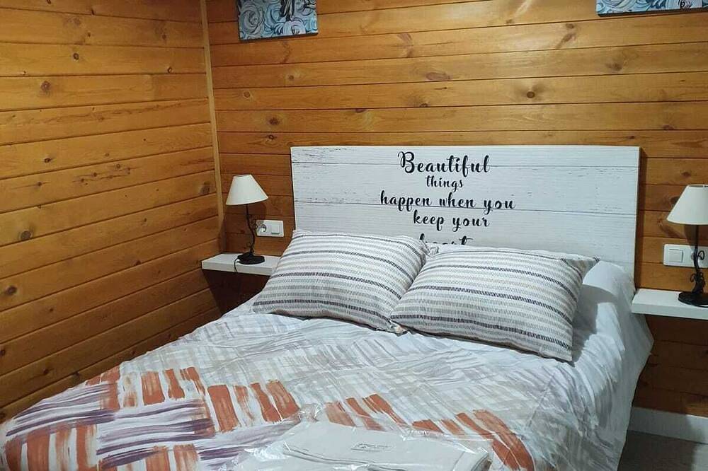 Wooden cabin for 2 people in the Sierra del Segura in Yeste, Albacete Provinz