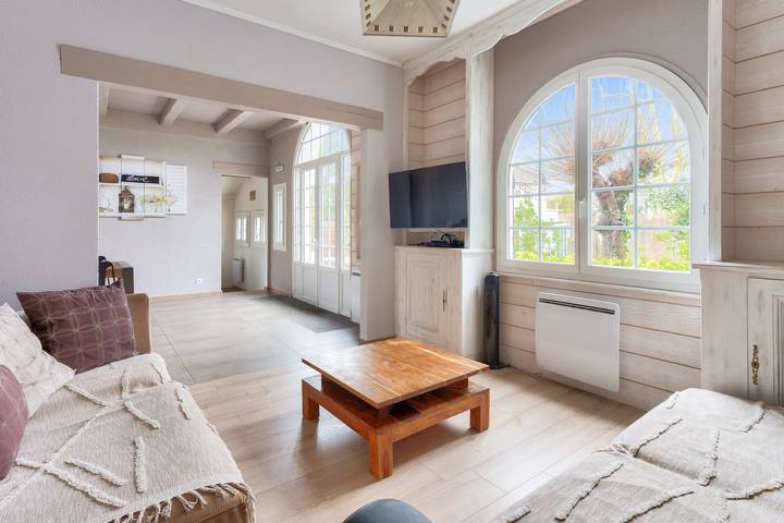 Location de vacances pour 9 personnes, avec terrasse ainsi que piscine et jardin à Andernos-les-Bains - 2