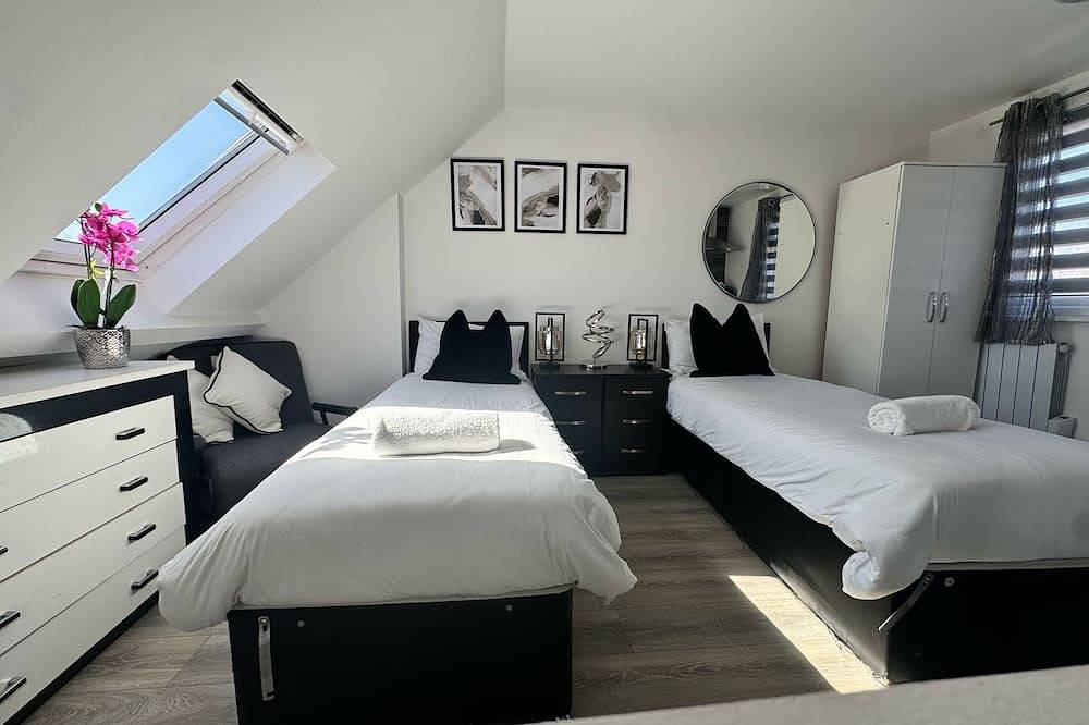 Ensuite Deluxe Room with Shower in London, South East England
