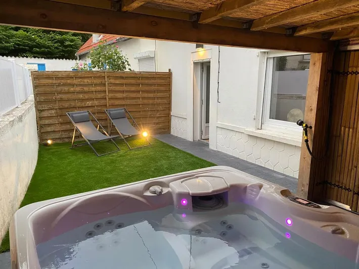 Casa de vacaciones para 4 personas, con piscina además de jacuzzi y jardín - 1