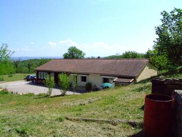 Gîte pour 4 personnes, avec piscine ainsi que jardin et terrasse à Carennac