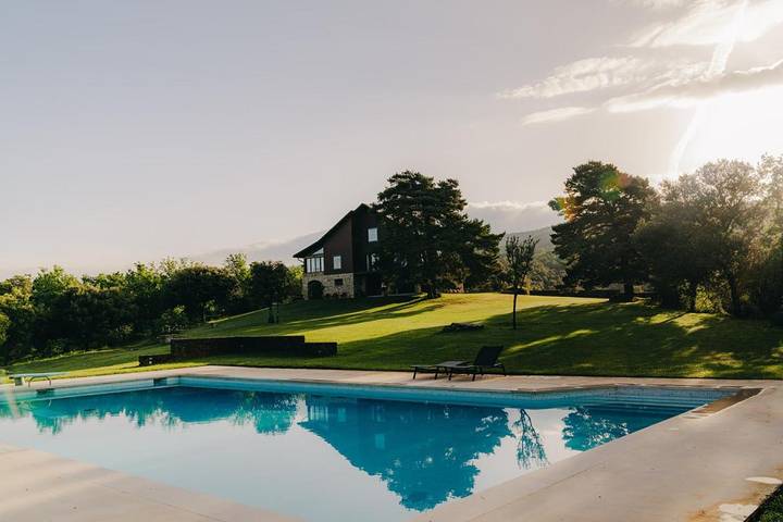Casa de vacaciones para 12 personas, con jardín además de vistas y piscina - 1