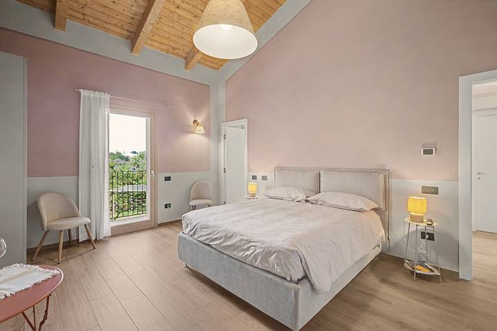 Room 'Fernanda' with Private Terrace, Shared Garden and Wi-Fi in Vicoforte, Ligurian Alps