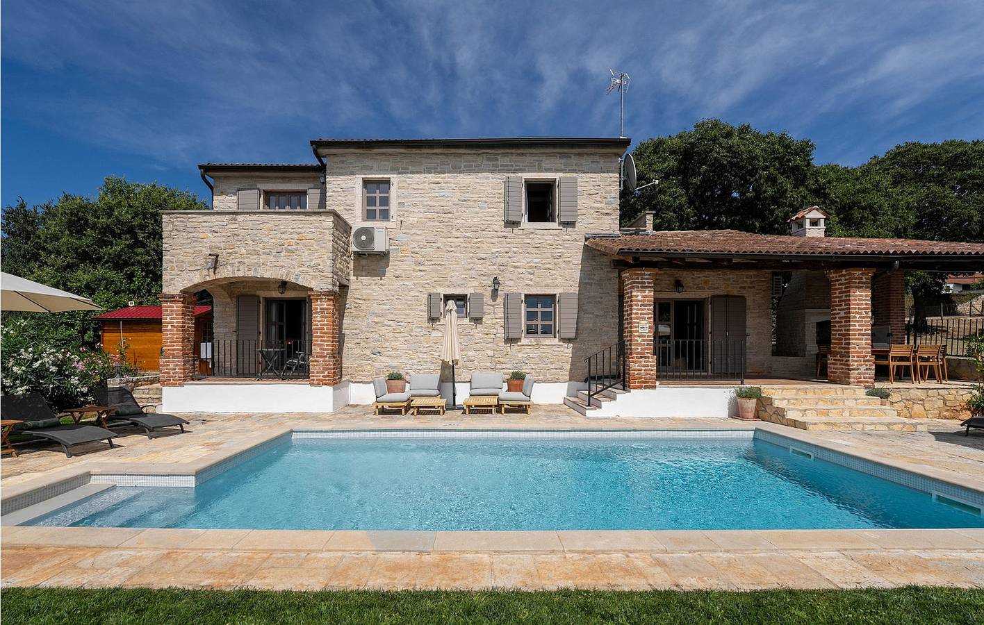 Geräumige 2-Zimmer-Wohnung mit Pool, Terrasse und WLAN in Selina in Selina, Zentralistrien