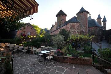 Hôtel pour 2 personnes, avec terrasse et vue dans Village de Collonges la Rouge