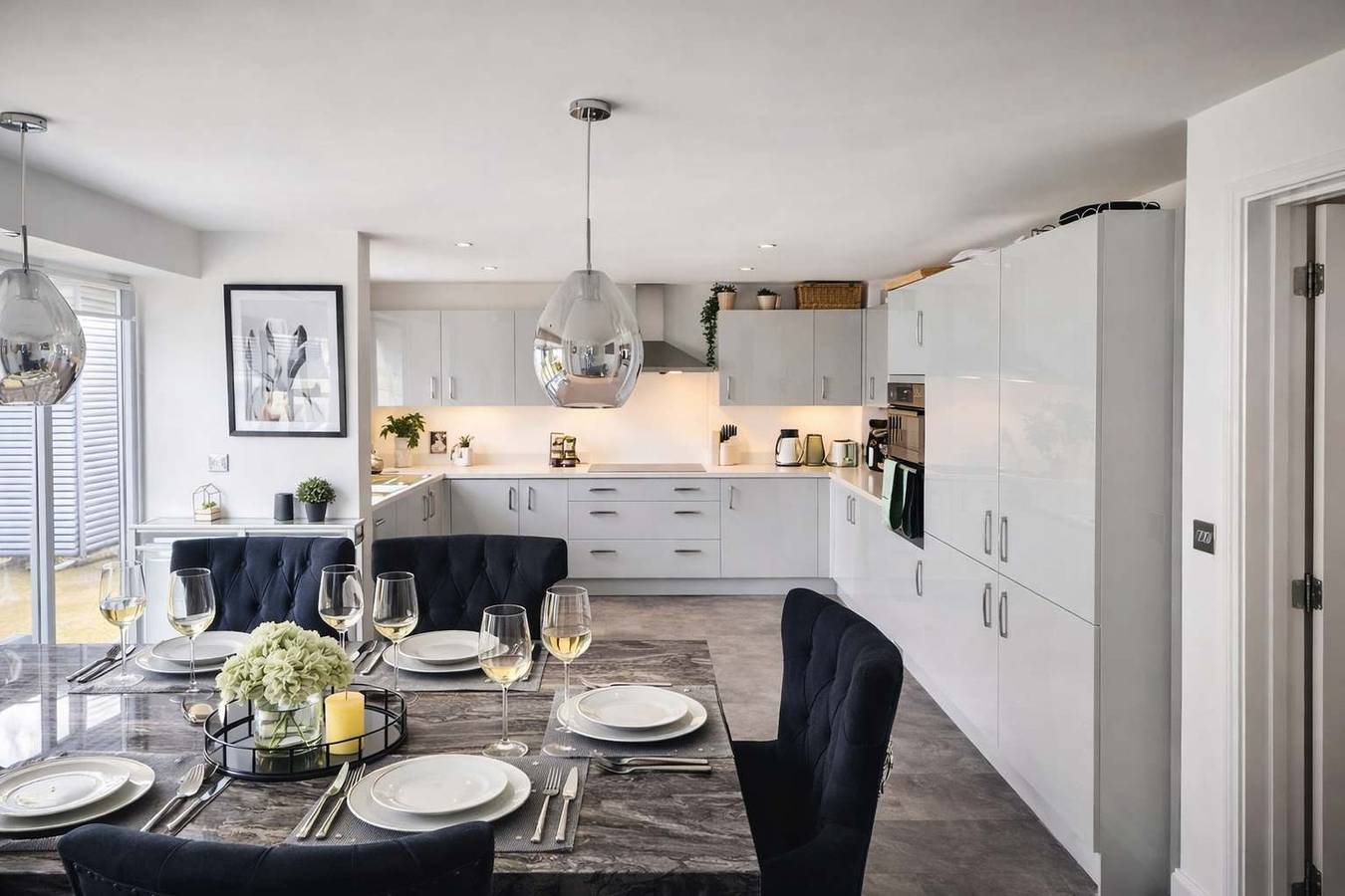 Luxurious Majestic 4 Bedroom- Free Parking in Swanscombe and Greenhithe, Dartford