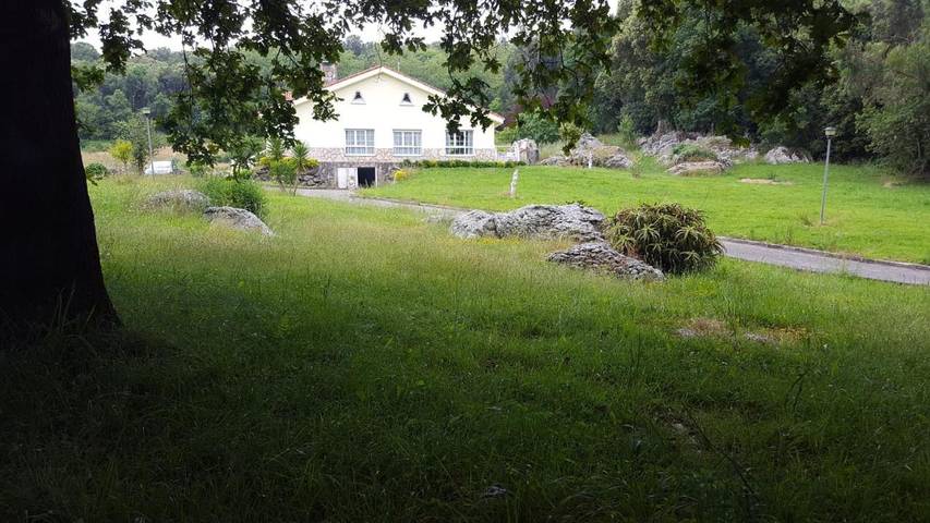 Casa rural para 8 personas, con Balcón y Jacuzzi además de Terraza y Jardín en Arnuero