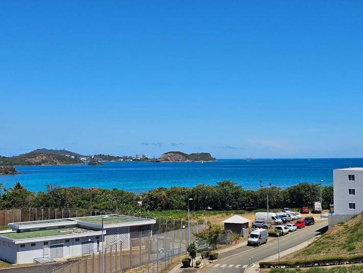 Gîte pour 6 personnes, avec vue ainsi que piscine et balcon à Nouméa - 2