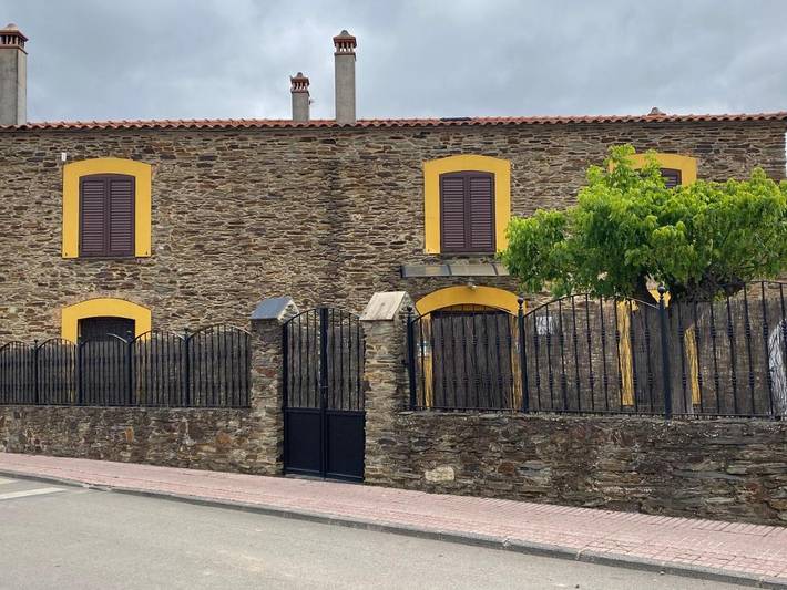 Casa rural para 14 personas, con Terraza y Jardín además de Piscina y Vistas en Tierra de Badajoz