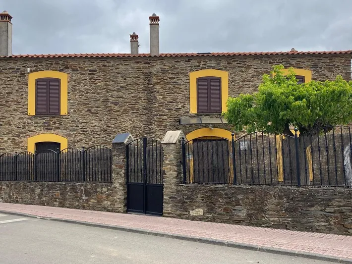 Casa rural para 14 personas, con jardín además de piscina y vistas - 1
