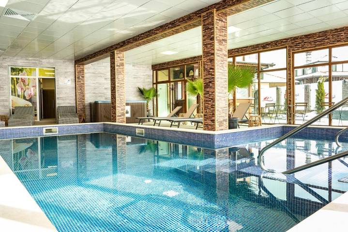 Maison d’hôte pour 3 personnes, avec jacuzzi et jardin ainsi que piscine et sauna, adapté aux familles
