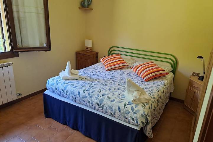 Chalet independiente, fresco, soleado y tranquilo con amplio jardín. in Barni, Lago de Como