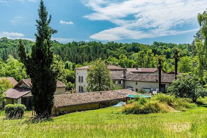 Location de vacances pour 10 personnes, avec jardin à Saint-Pierre-de-Buzet