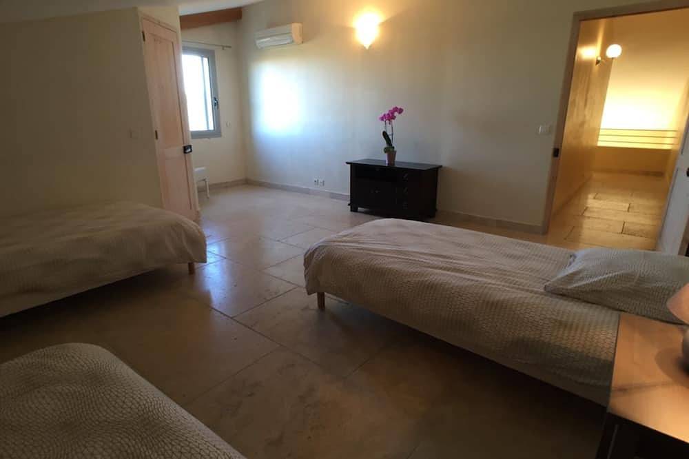 Typisches Landhaus - St nazaire in Saint-Nazaire (Nimes), Nimes und Umgebung