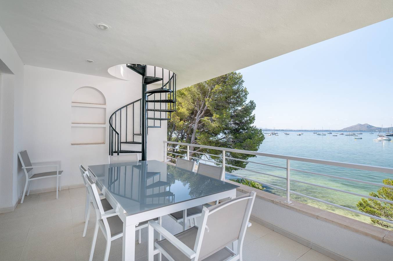 Entire apartment, Apartment Isabela 2B-3 habitaciones con ático with Sea View, A/C, Wi-Fi & Terrace in Port de Pollença, Pollença