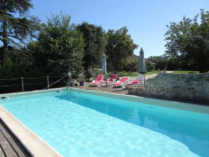 Gîte pour 8 personnes, avec terrasse et vue sur le lac ainsi que piscine et jardin à Monflanquin - 3