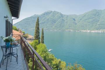 Gîte pour 4 personnes, avec vue ainsi que vue sur le lac et balcon, animaux acceptés dans Nesso