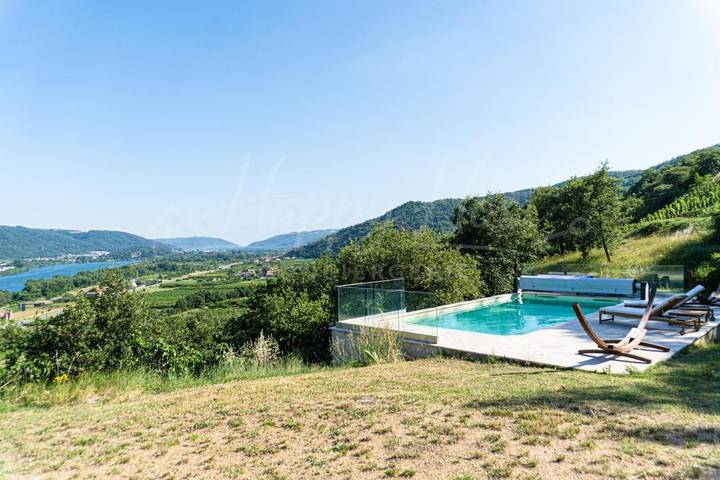 Location de vacances pour 10 personnes, avec Terrasse et Jardin ainsi que Piscine et Vue à Andance