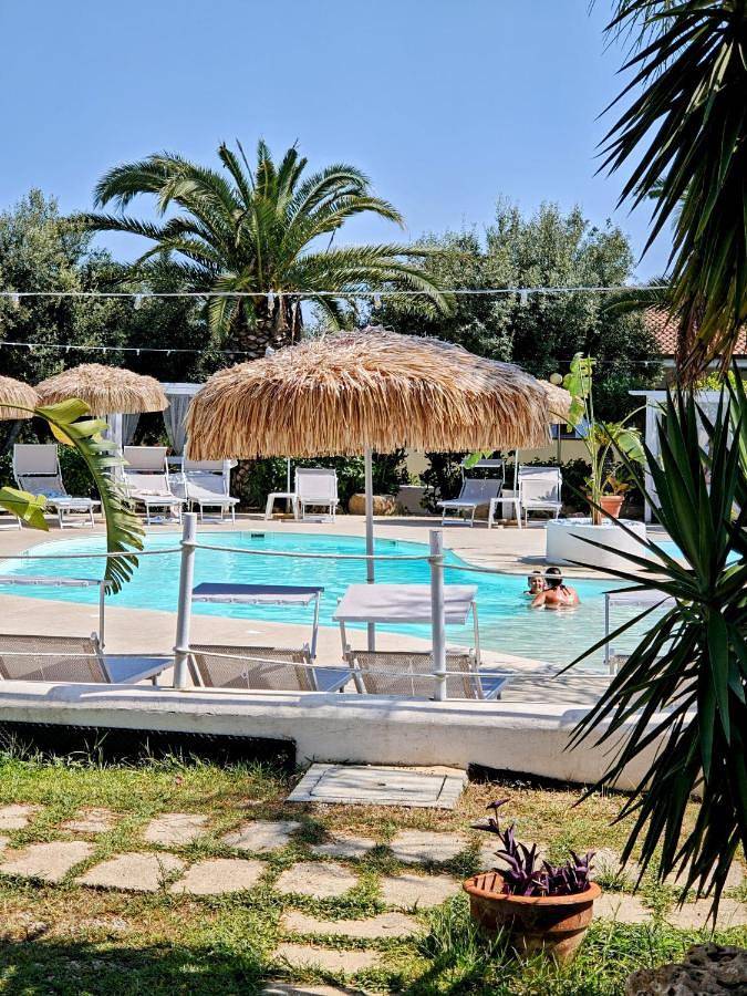 Bungalow für 4 Personen, mit Garten und Whirlpool sowie Pool, mit Haustier in Kalabrien - 2