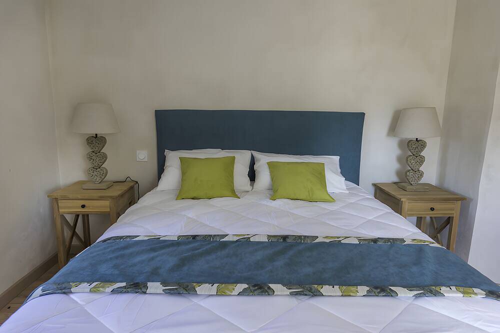 Entire apartment, 'Le Ventoux' with Mountain View, Wi-Fi and Air Conditioning in Tulette, Nyons region