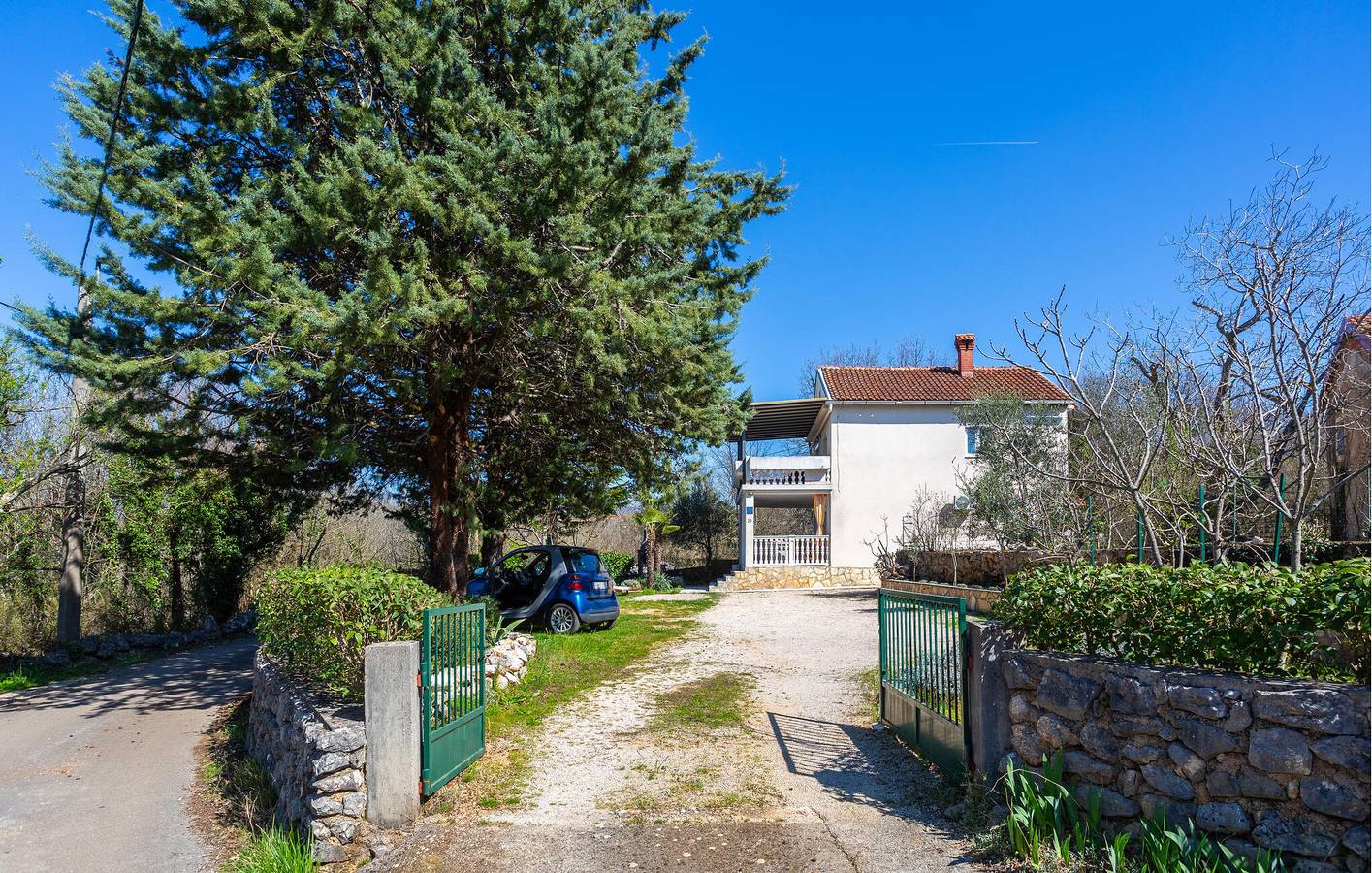 Gemütlich, nur 2 km vom Strand entfernt: WLAN, Klimaanlage, Parkplatz, Terrasse und mehr! in Županje, Silo (Krk)