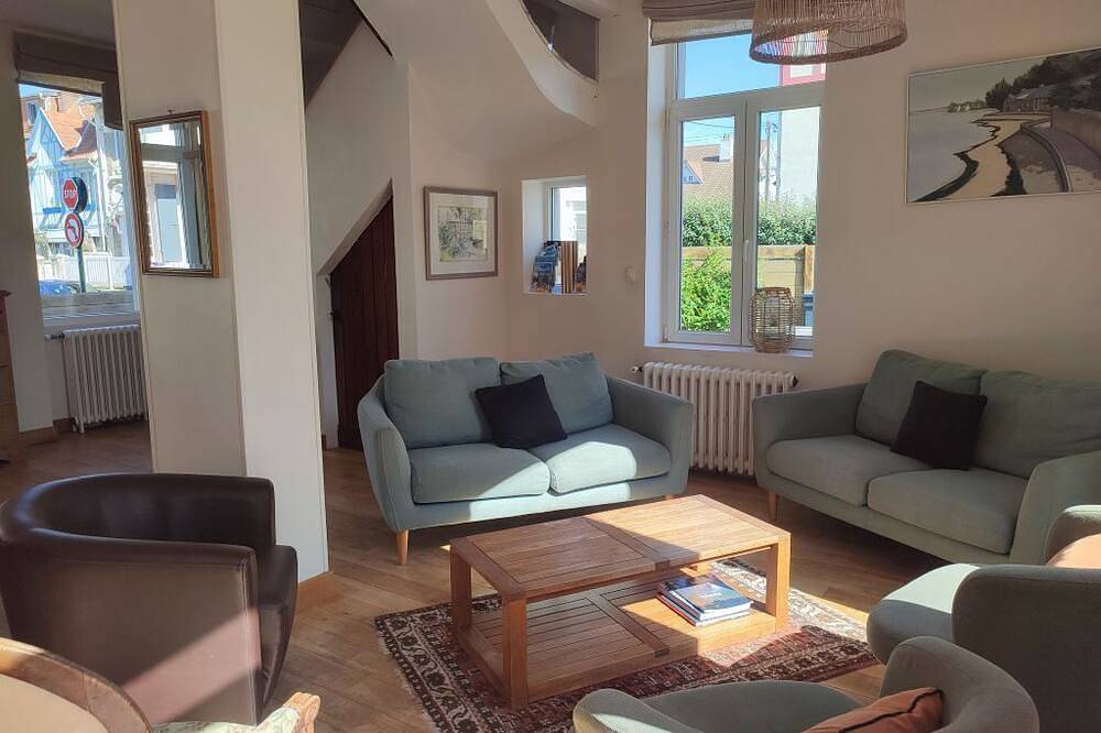 Villa Azious, 10 persons, beach side in Wimereux with parking possibility in Wimereux, Boulogne-sur-Mer region