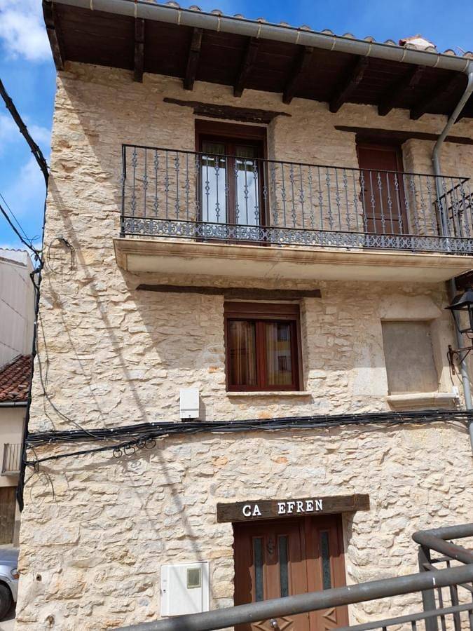 Casa rural para 6 personas, con balcón en Els Ports