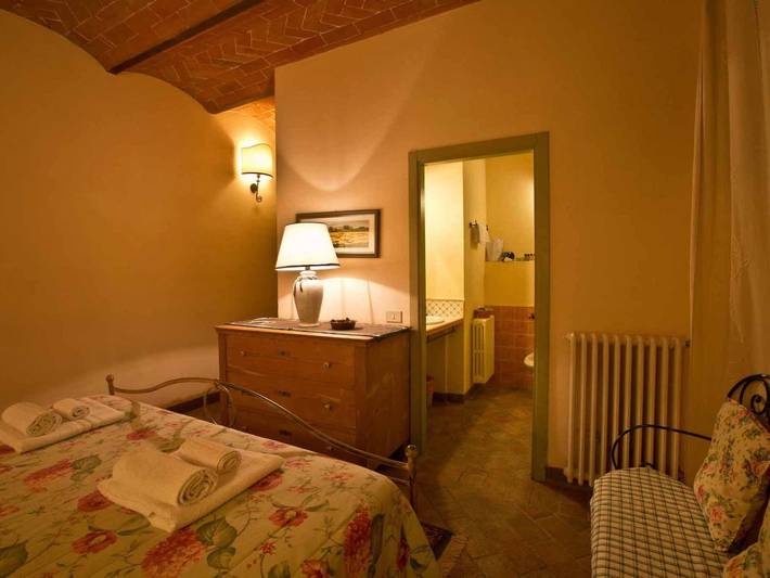 Gîte pour 4 personnes, avec piscine et jardin