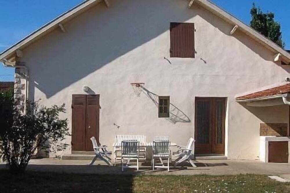 Maison indépendante avec jardin et terrasse, 7 min à pied du centre-ville, wifi in Saujon, Côte de Beauté