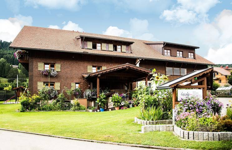 Ferienwohnung für 6 Personen, mit Balkon und Garten in Oberstaufen