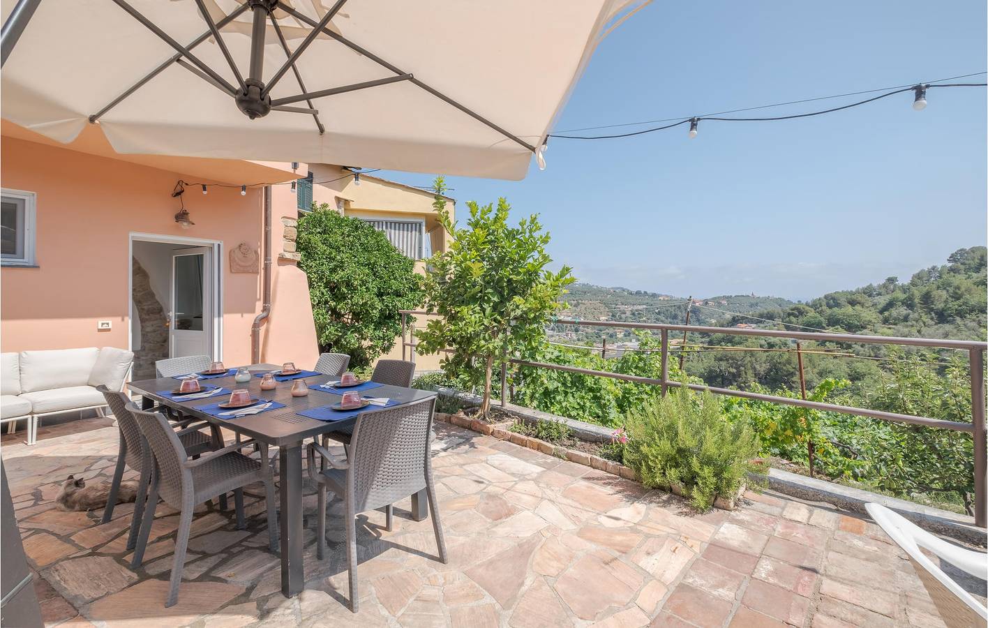 Gemütliches Apartment bei Torrente Egua mit WiFi & Küche in Borgo d'Oneglia, Imperia