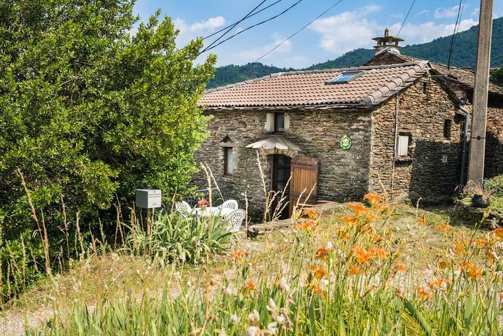 Gîte pour 4 personnes, avec terrasse dans Lozère - 2
