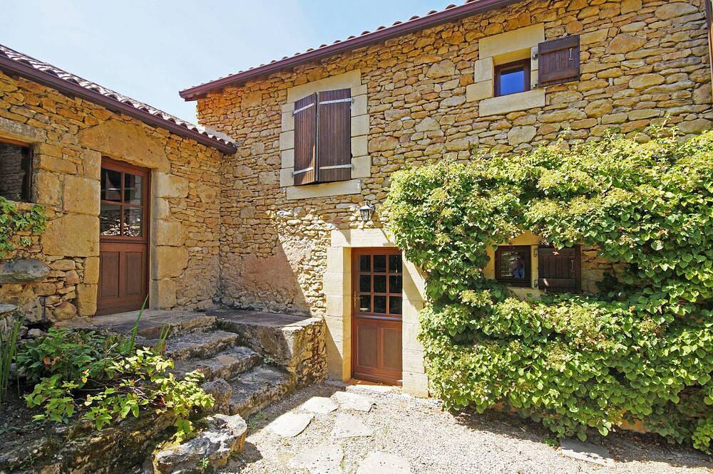 Ganze Wohnung, La Grange - sleeps 6 guests in 3 bedrooms in Larzac, Périgord Noir
