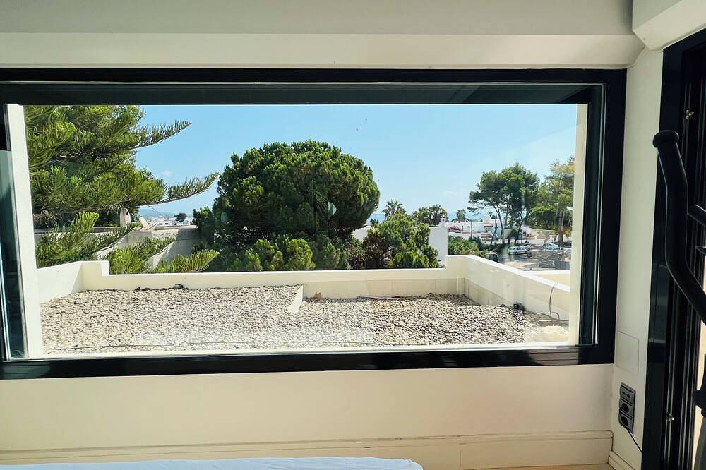 Charming Villa Walking Distance to the sea in Siesta, Santa Eulària des Riu