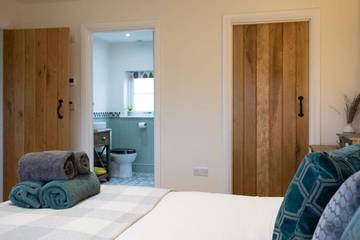 Glamping for 6 People in Carmarthenshire, South-Wales, Photo 2